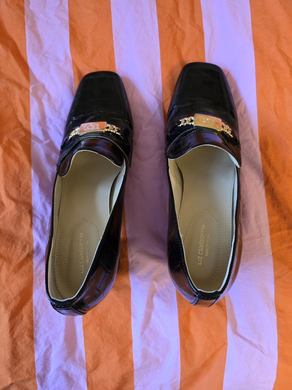 Liz Claiborne Black Croc-Embossed Loafers with Gold LC Chain - Picture 6 of 8